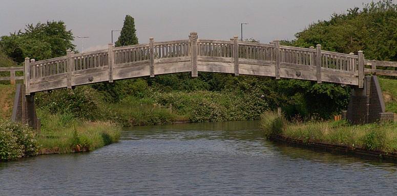 Wooden footbridge near the A40 in Northolt
