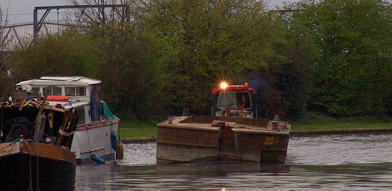 Wood Hall & Heward tug dashing through the Kensal Green moorings