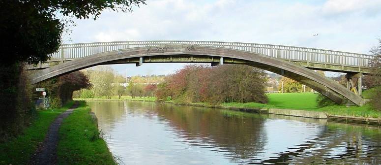 Wooden footbridge at Greenford
