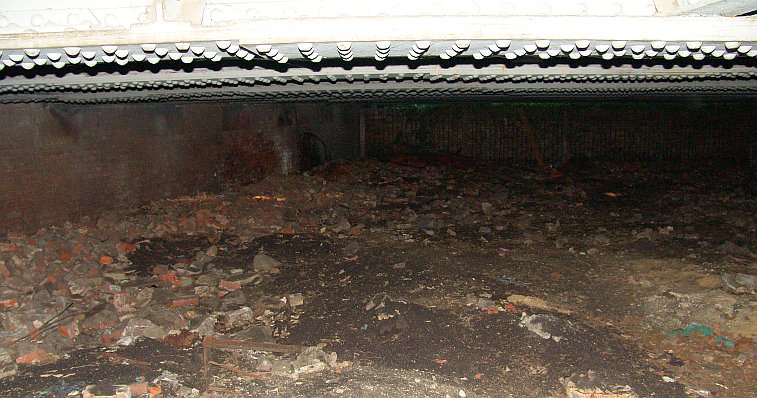 Wot! No canal! View underneath Gloucester Gate bridge DSC08121.jpg