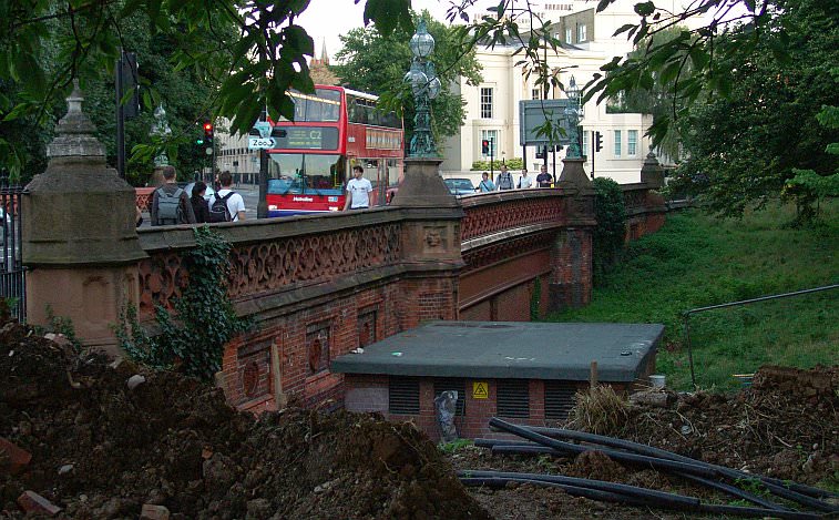 Gloucester Gate Bridge DSC08169.jpg