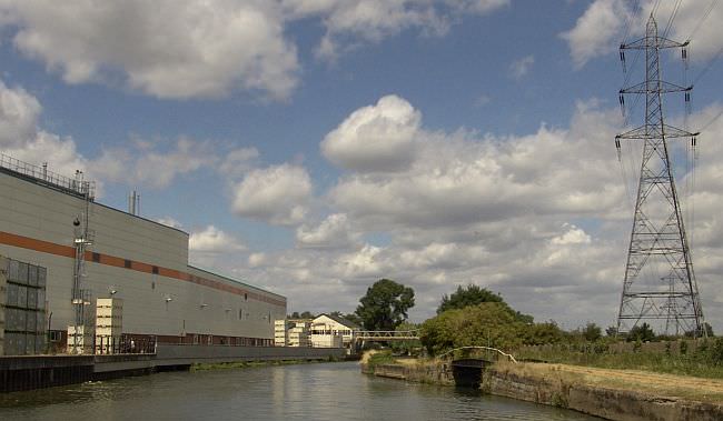 Approaching Ponders End - the small bridge on the right marks the end of the Turkey Brook section DSC09960.jpg