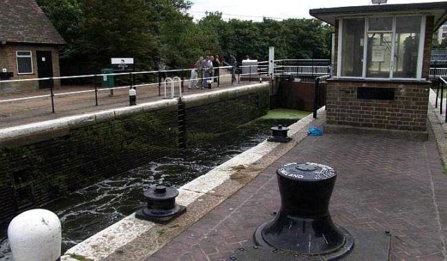 Old Ford Locks DSC09988.jpg