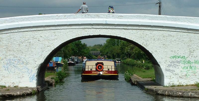 One of the cleaner views of the famous white painted bridge, the Bulls Bridge