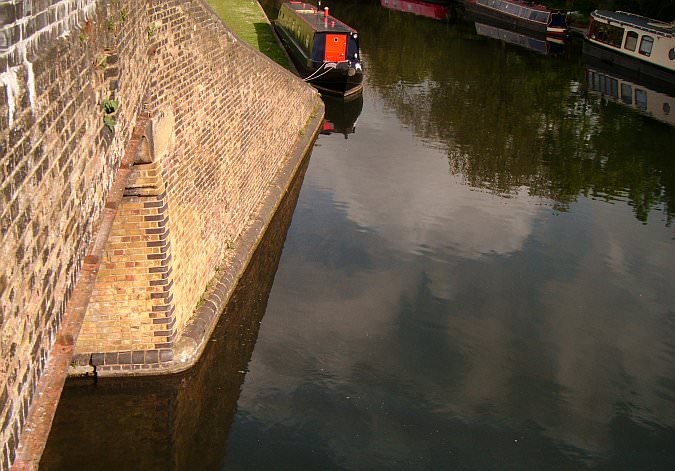 The bridge over Kensal Green No2 basin