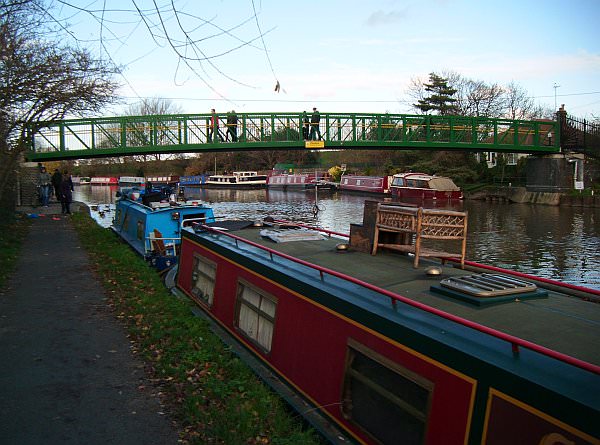 Swans and boats at Springfield. There's a cafe and a rowing club DSCF0349.jpg