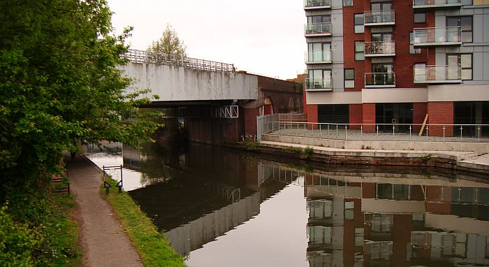 The modern development alongside Alperton railway bridge DSCF0365.jpg