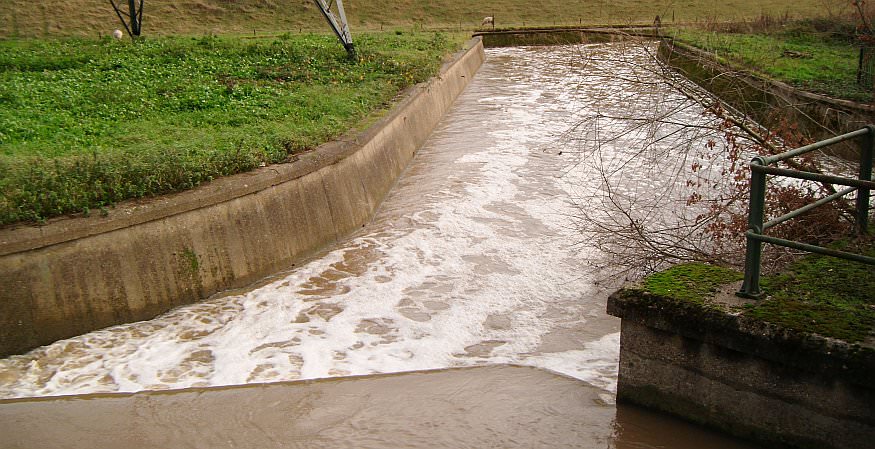 The normally dry overflow at Ponders End after several days of torrential rain - November 2012 DSCF0384.jpg