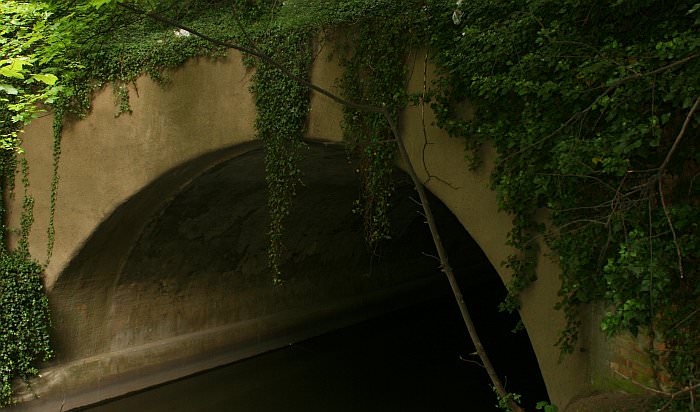 Hidden in the dark, stygian, depths near the North Circular aqueduct is this huge one across the River Brent IMG_0416.jpg