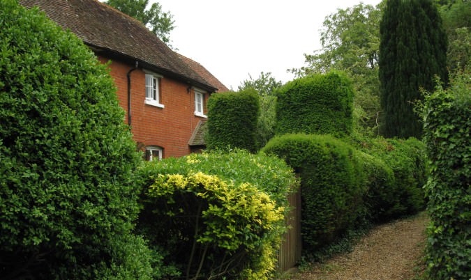 Church Lane cottage by which footpath leads to Crown Lane past site of old wharf IMG_4089.jpg