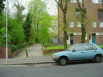 Access passage to canal at Dacres Wood