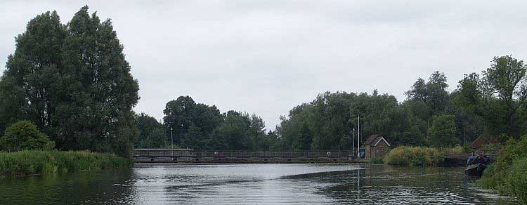 Why is it Rye House Junction? Wots wrong with Fielde's Weir Junction? fielde07.jpg