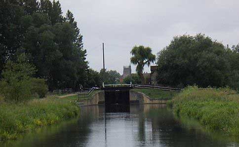 Hertford Lock and church hert03.jpg
