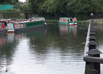 Two views of Hertford Weir this one is from the towpath hert05.jpg