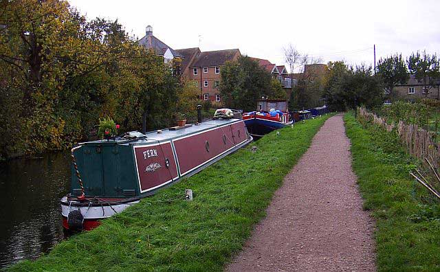 The visitor moorings at Hertford. They are near the towns shops and facilites hert07.jpg