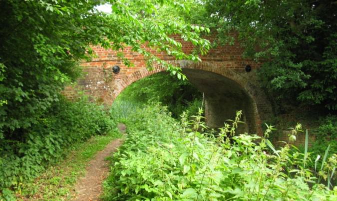 The next bridge westwards is known as Slade Bridge, this view looks eastwards ls22.jpg