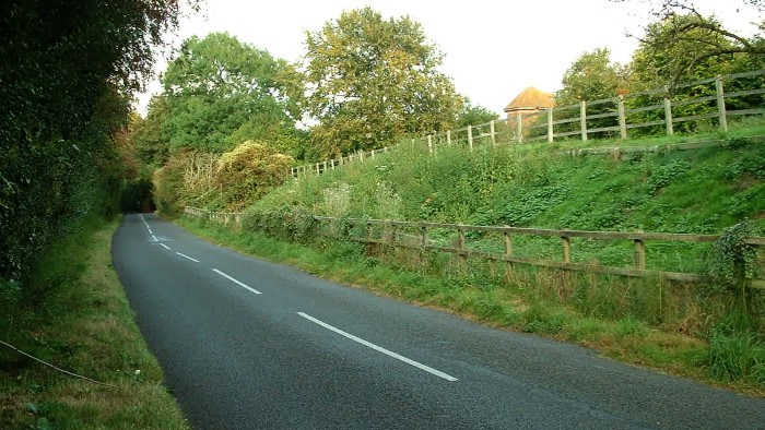 From Basing House Redbridge lane parallels the length of the canal as far as Swing Bridge Cottages ls75.jpg