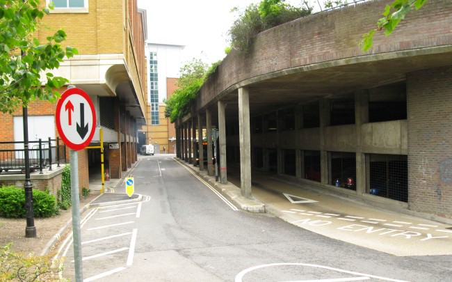 Access road from the bus station where the canal wharf used to be ls94.jpg