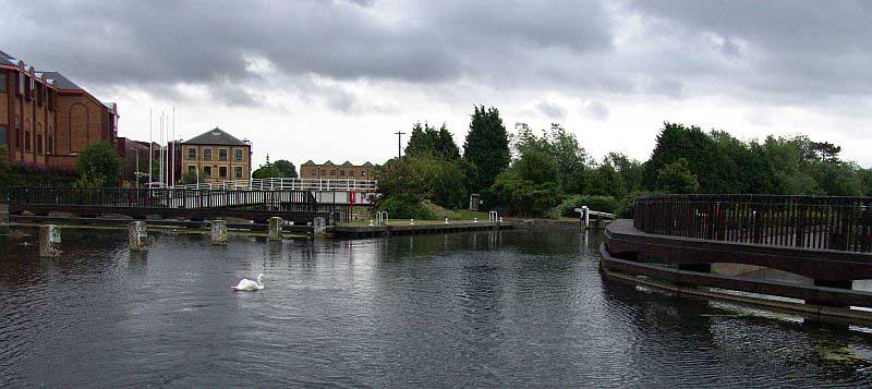 View of the approach to Ware lock ware07.jpg