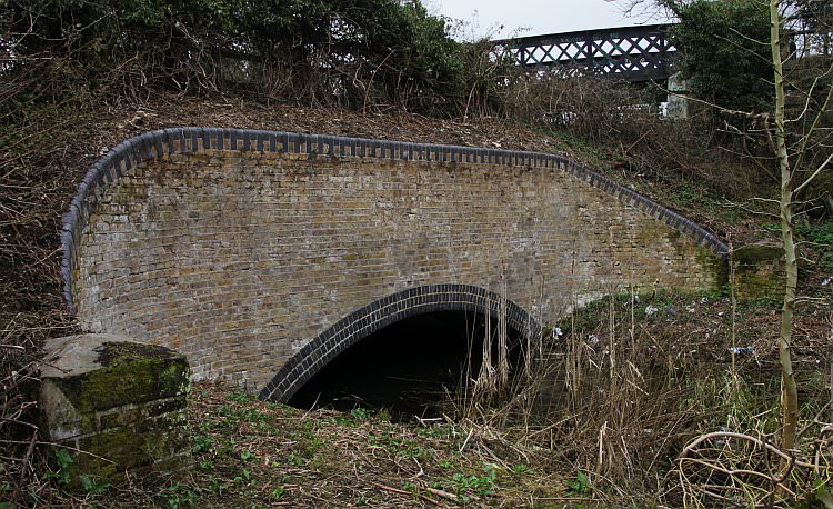 Un-named, un-documented, brick aqueduct immediately adjacent to the footbridge