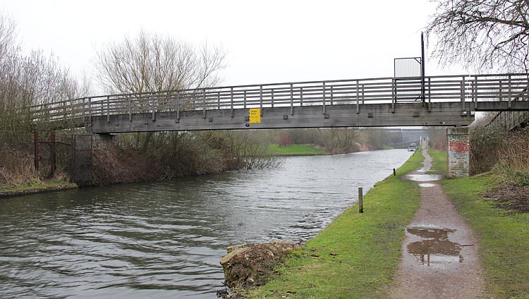 On the final stretch to the junction is this wooden footbridge giving access to Packet Boat marina