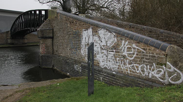 The footbridge carrying the Slough Arm towpath over the Grand Union Canal at Cowley